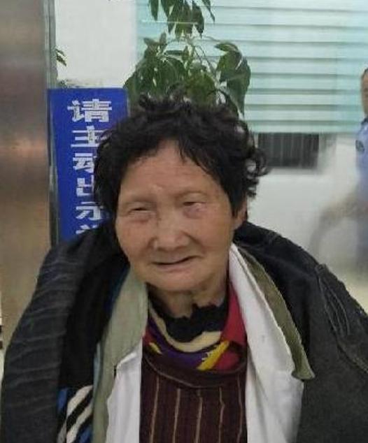 走失者照片 宿州寻亲：六旬老太被救助，穿黑色外...