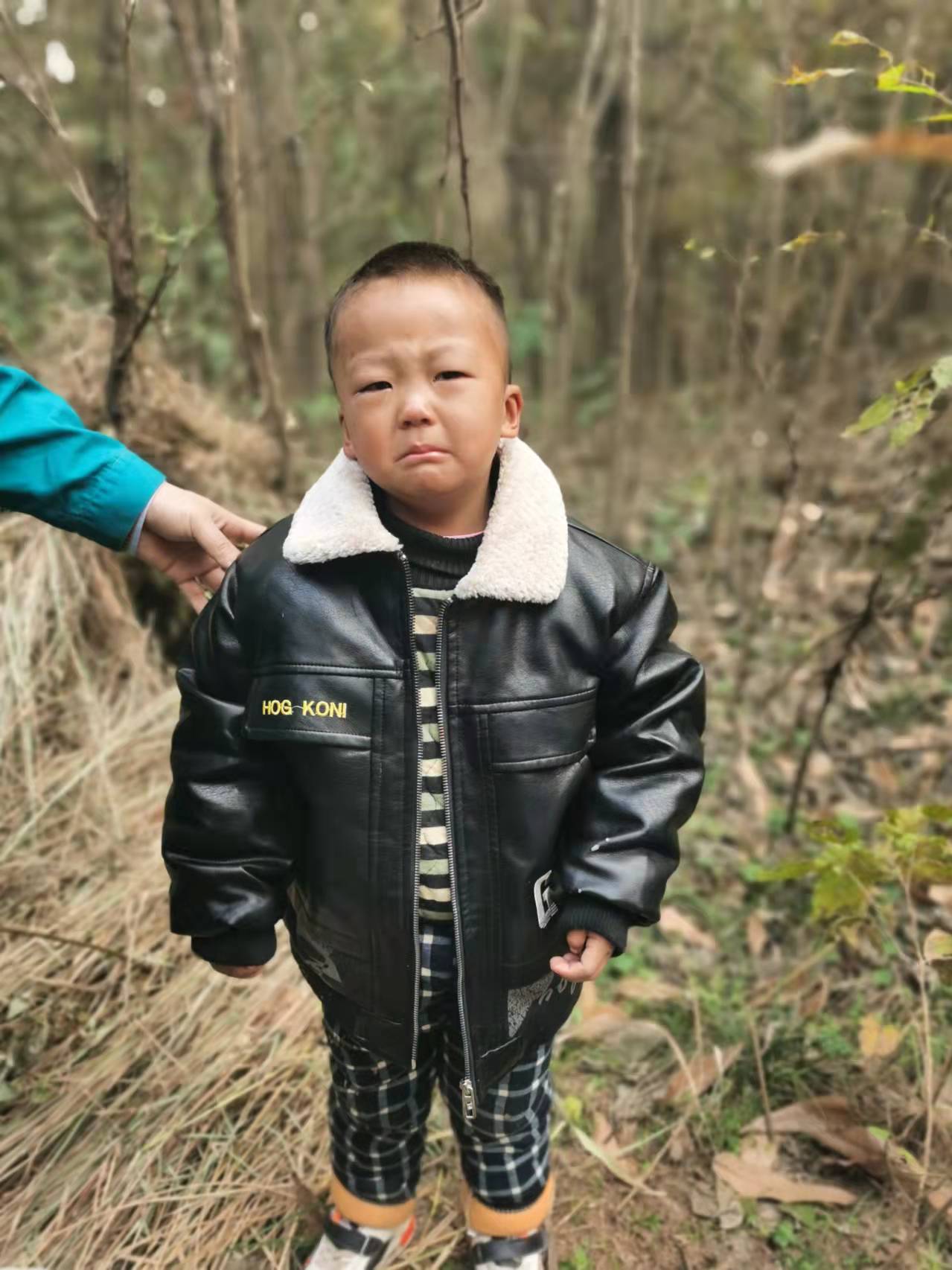 走失者照片 爸爸妈妈你们在哪儿？信阳民警救助一...