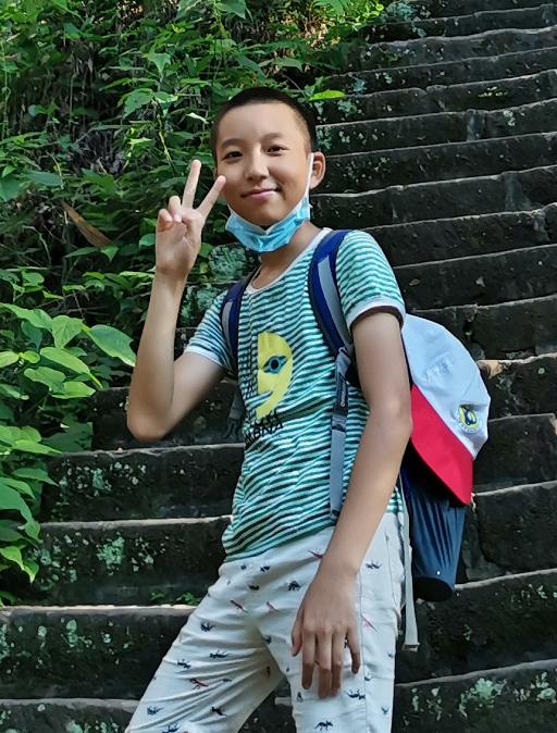 走失者照片 广州急寻：13岁男孩赌气离家，穿帽...