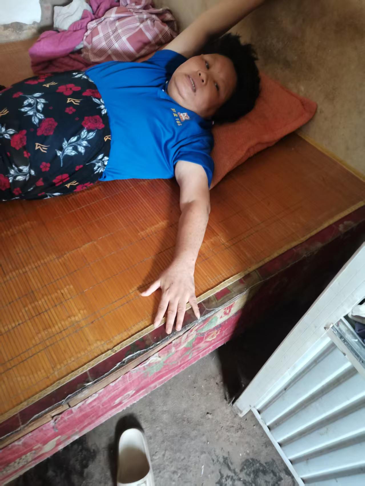 走失者照片 我是志愿者，帮助一名女性找家。