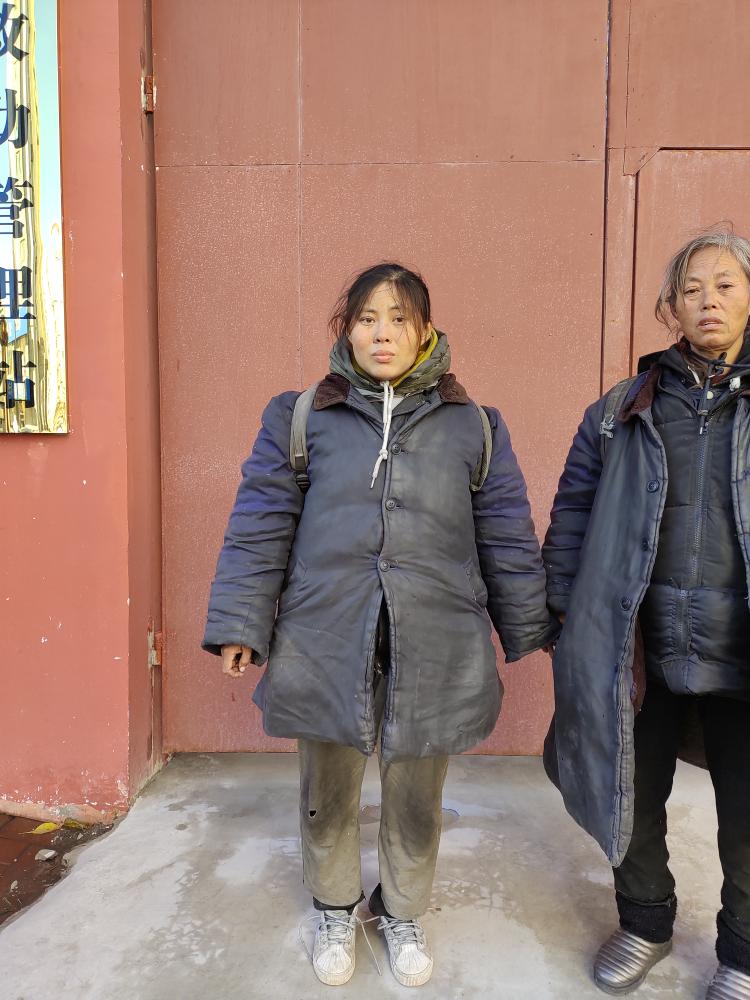 走失者照片 天津寻亲：青年女子被救助，穿蓝色长...