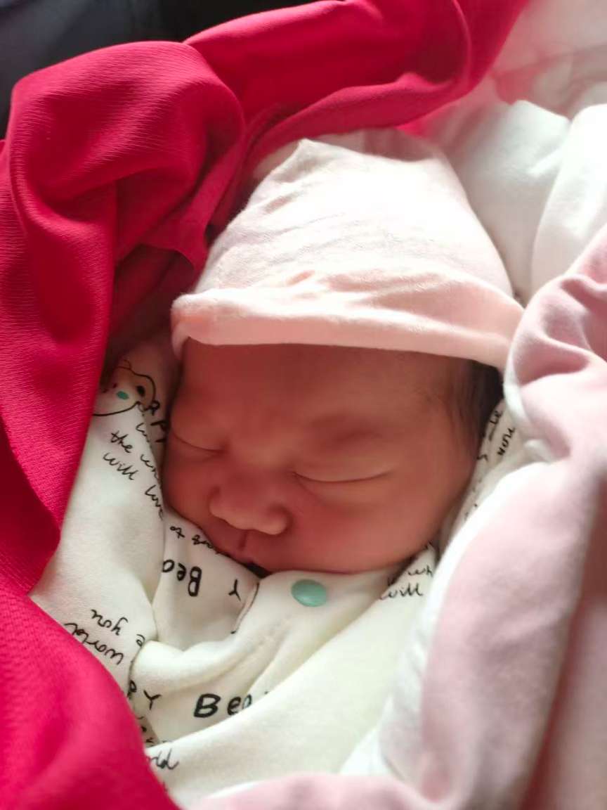 走失者照片 抱养一女婴，帮寻亲生父母