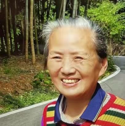 走失者照片 湖州急寻！七旬老太走失，穿紫色外套...